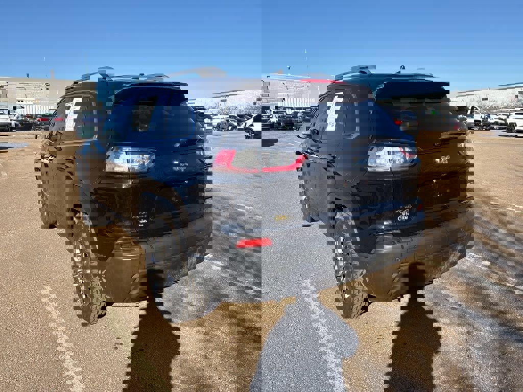 Used 2019 Jeep Cherokee Latitude Plus image 7