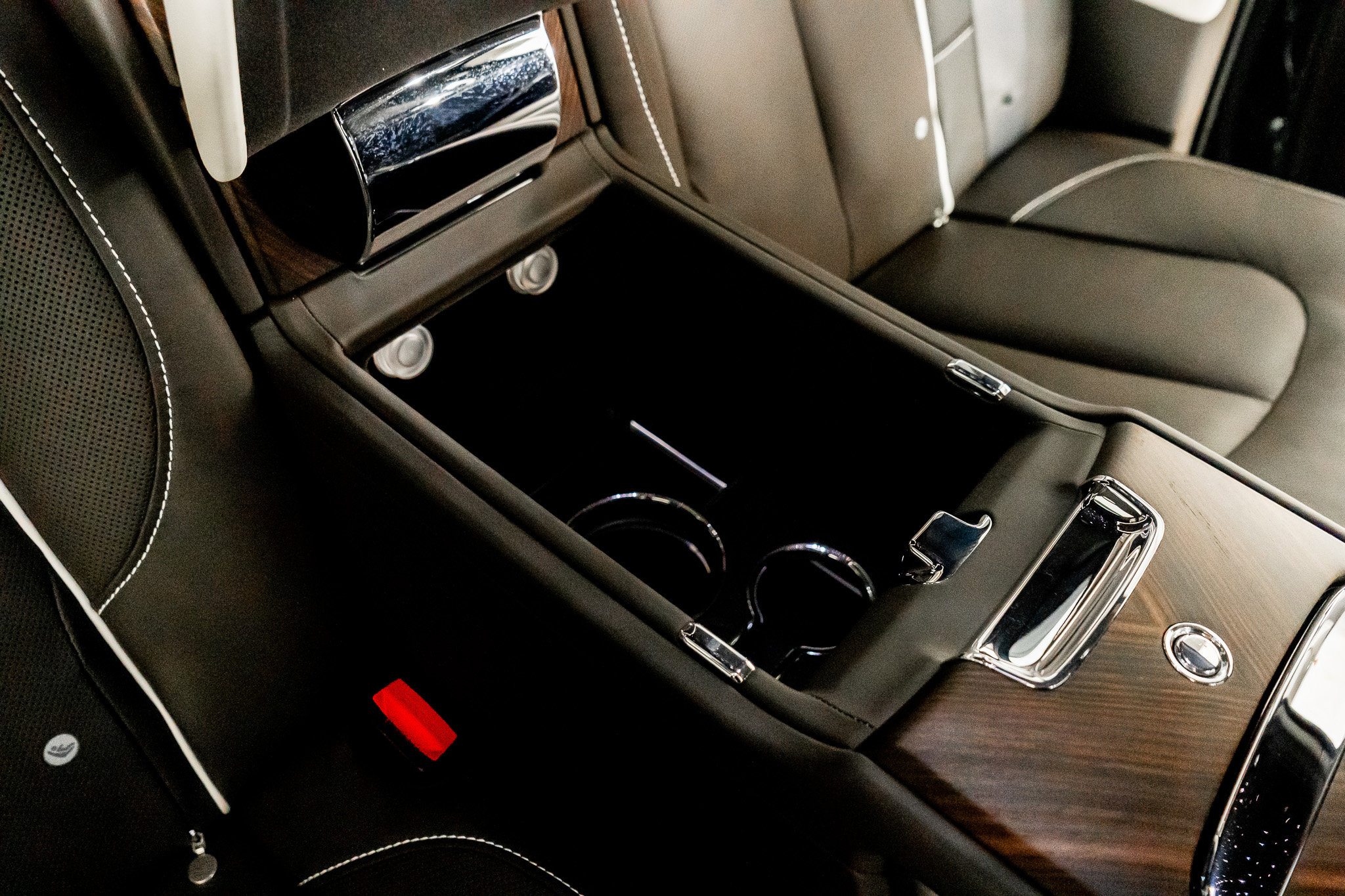 Used 2023 Rolls-Royce Cullinan w/ Cullinan Package image 29