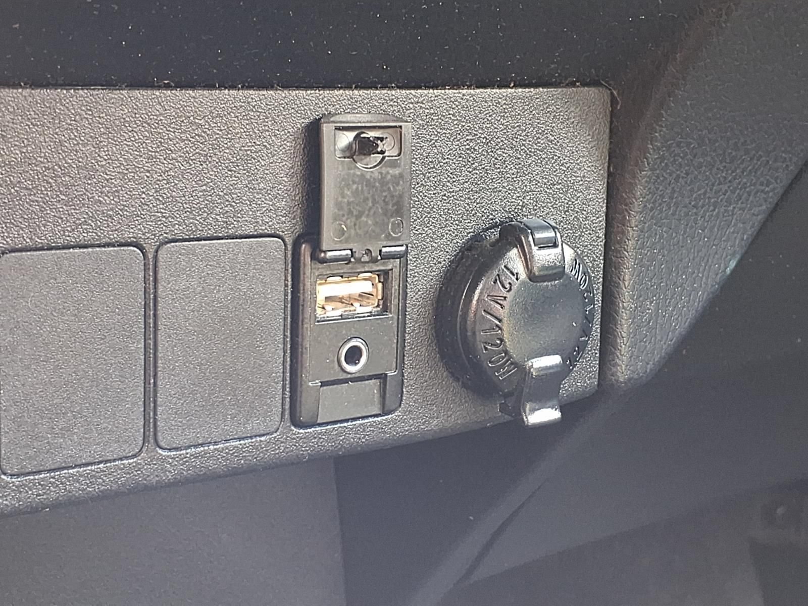 Used 2014 Toyota RAV4 Limited w/ Technology Package FWD image 28