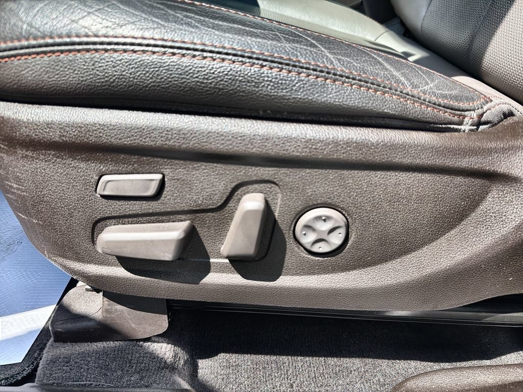 Used 2020 Hyundai Santa Fe Limited AWD/4WD image 16