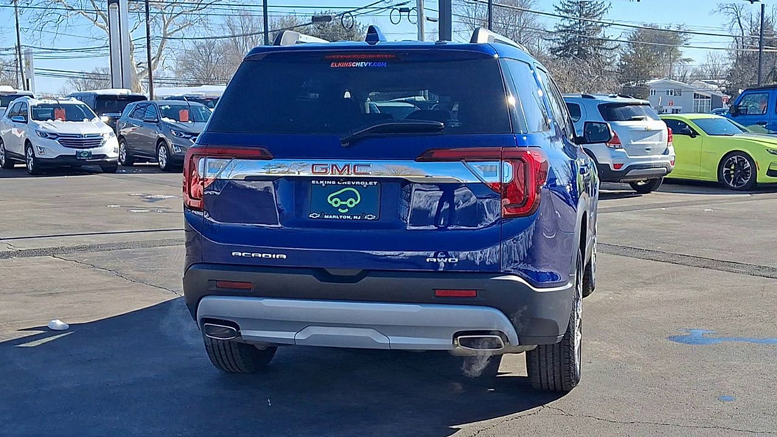 Certified 2023 GMC Acadia SLE w/ Driver Convenience Package image 2