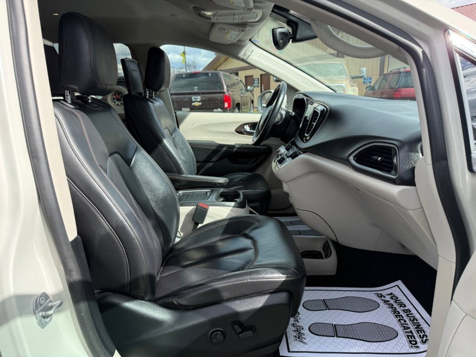 Used 2017 Chrysler Pacifica Touring-L Plus image 24