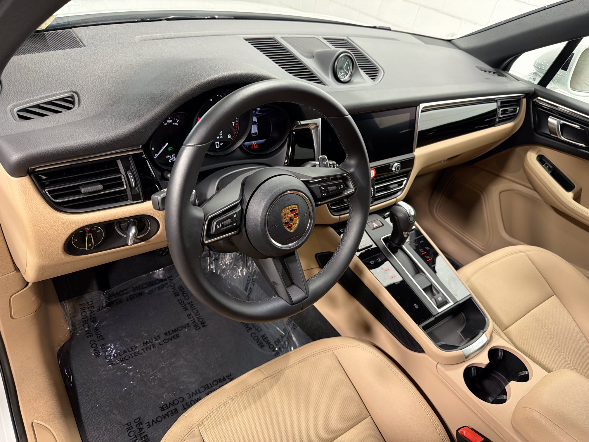 Certified 2026 Porsche Macan AWD/4WD image 4