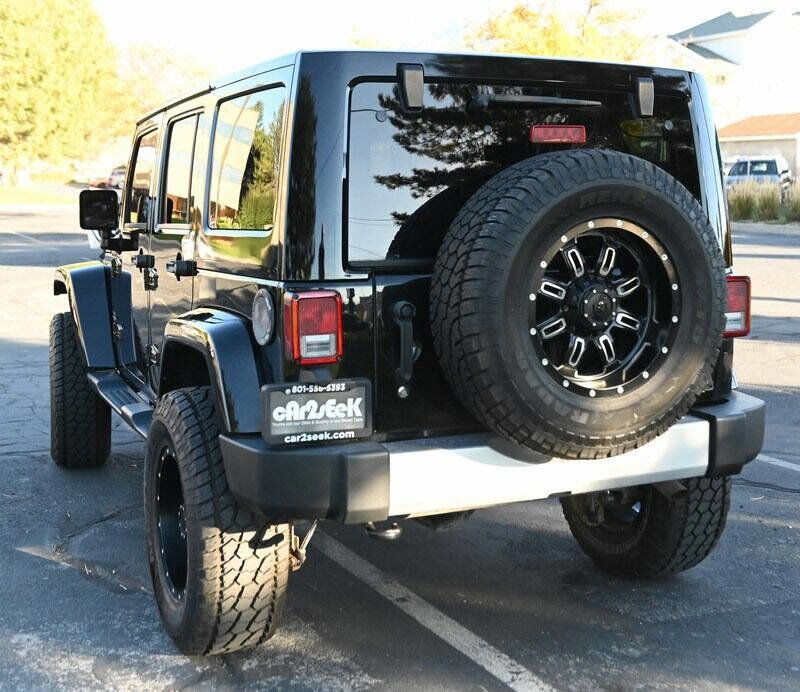 Used 2015 Jeep Wrangler Unlimited Sahara w/ Dual Top Group AWD/4WD image 9