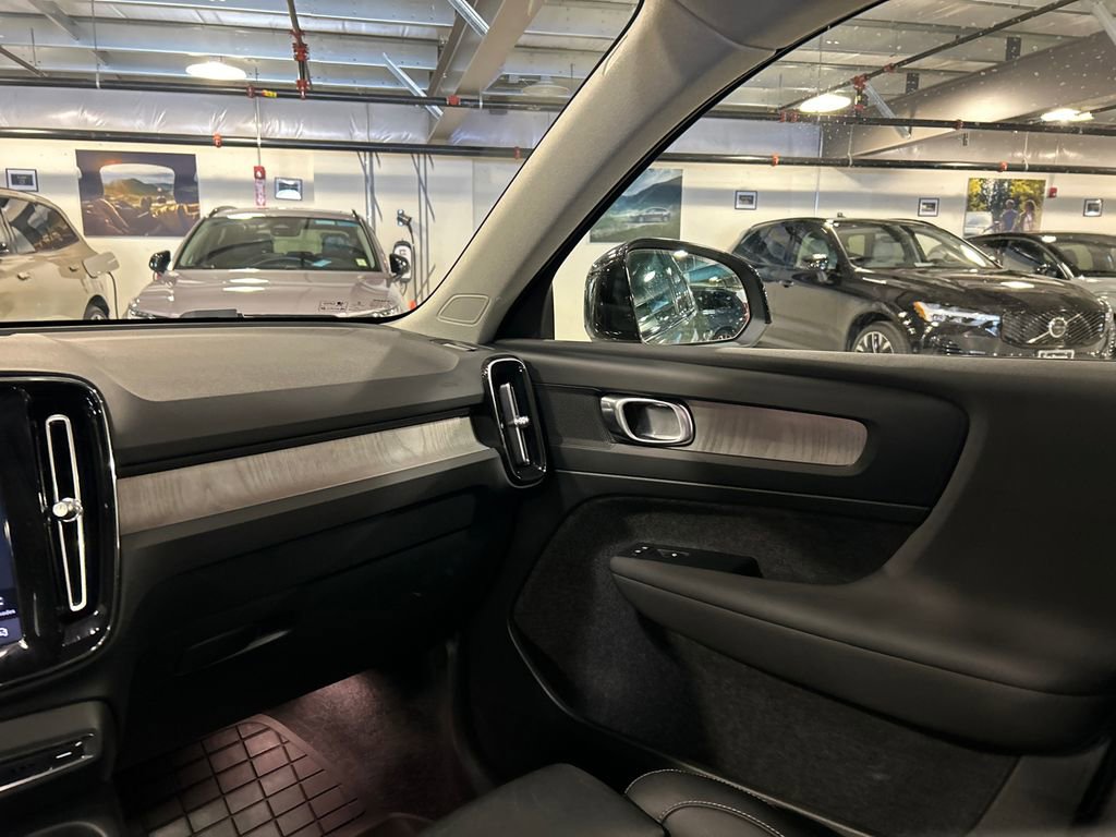 Certified 2023 Volvo XC40 B5 Plus w/ Driver Assist Package image 25