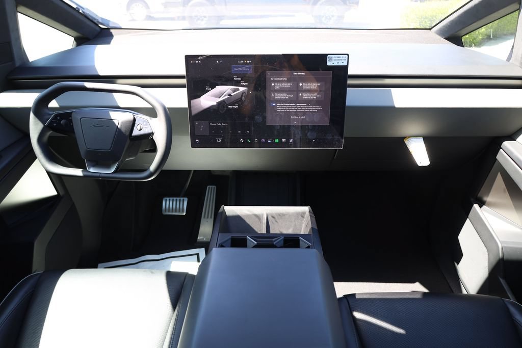 Used 2025 Tesla Cybertruck AWD Crew Cab image 18