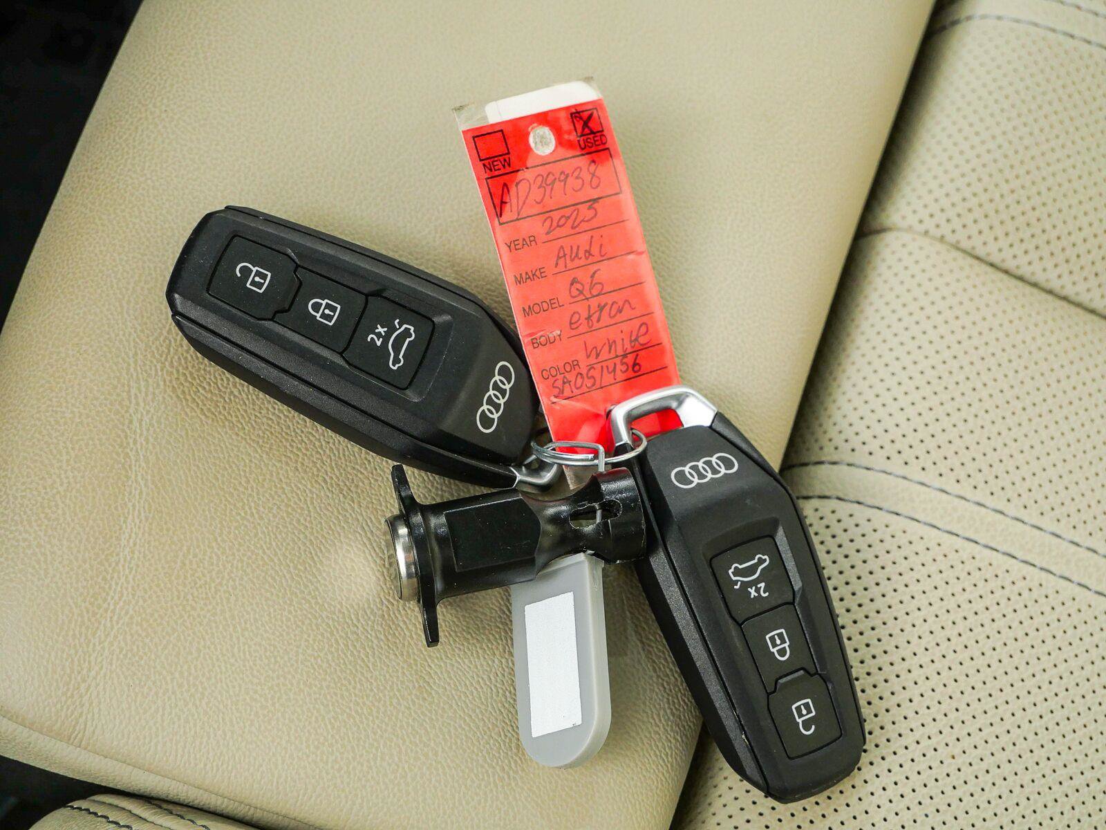 Used 2025 Audi Q6 e-tron Premium Plus w/ Premium Plus AWD/4WD image 40