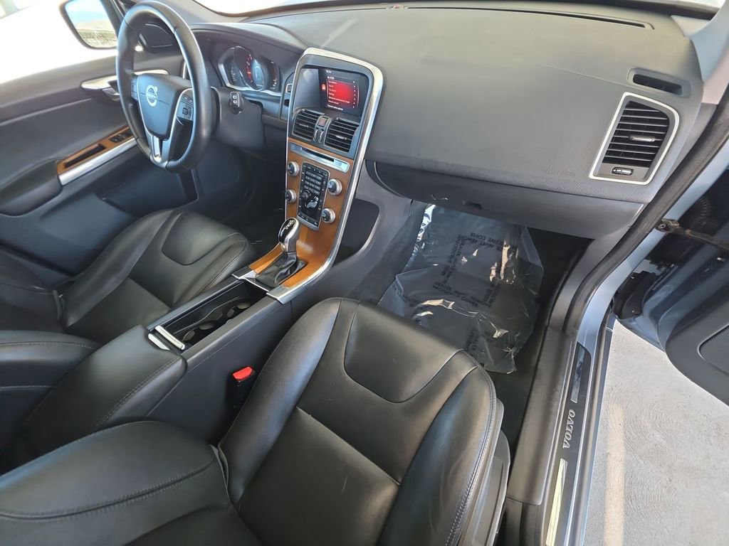 Used 2017 Volvo XC60 T6 Inscription w/ Preferred Option Package image 29
