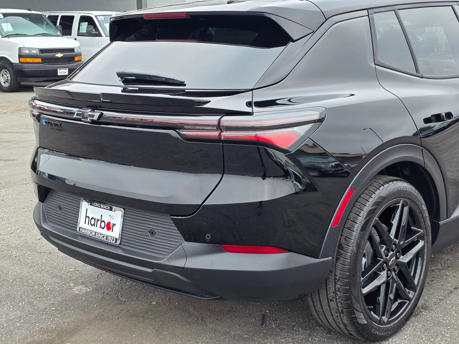 New 2026 Chevrolet Equinox EV LT w/ LPO, Blackout Package image 11