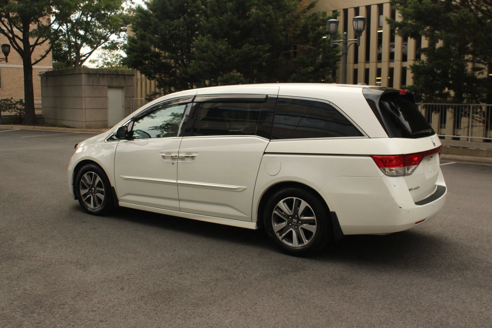 Used 2014 Honda Odyssey Touring image 9