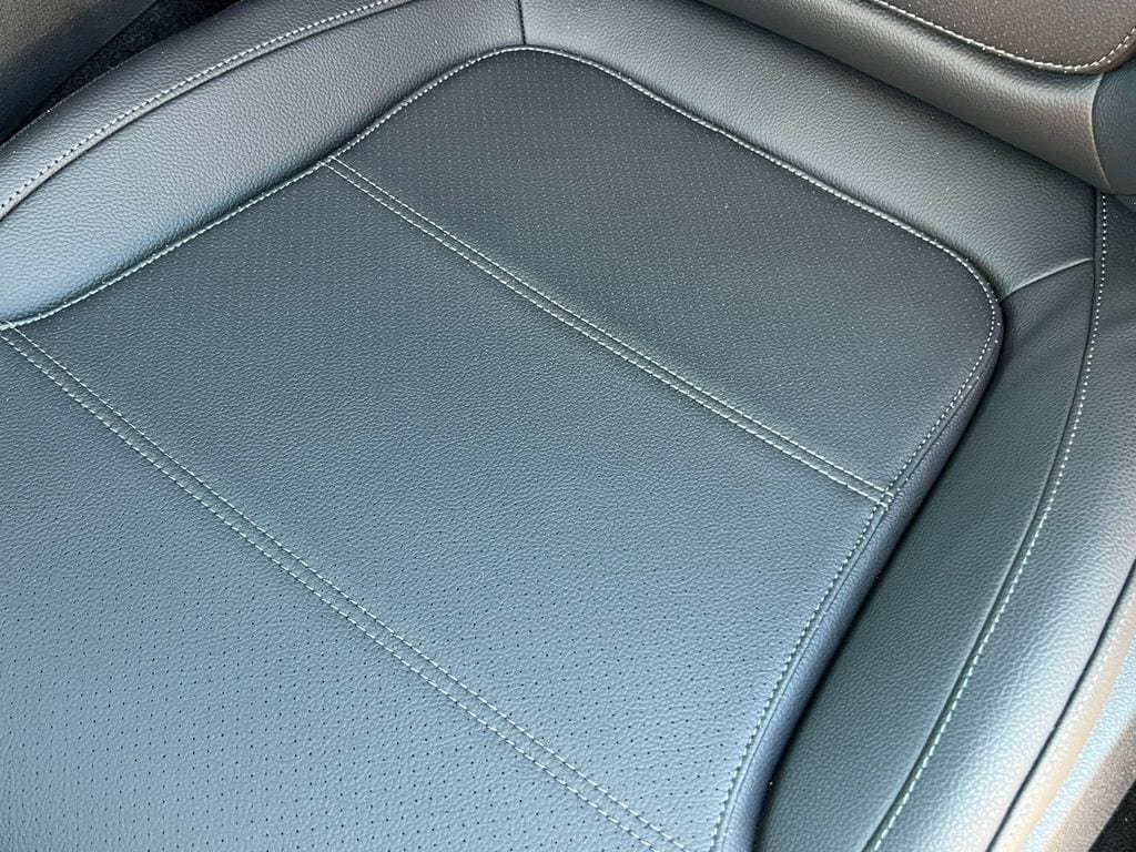 New 2025 Mercedes-Benz C 300 4MATIC Sedan image 8