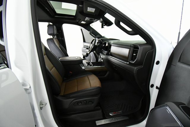 Used 2024 Chevrolet Silverado 3500 High Country w/ Technology Package image 23