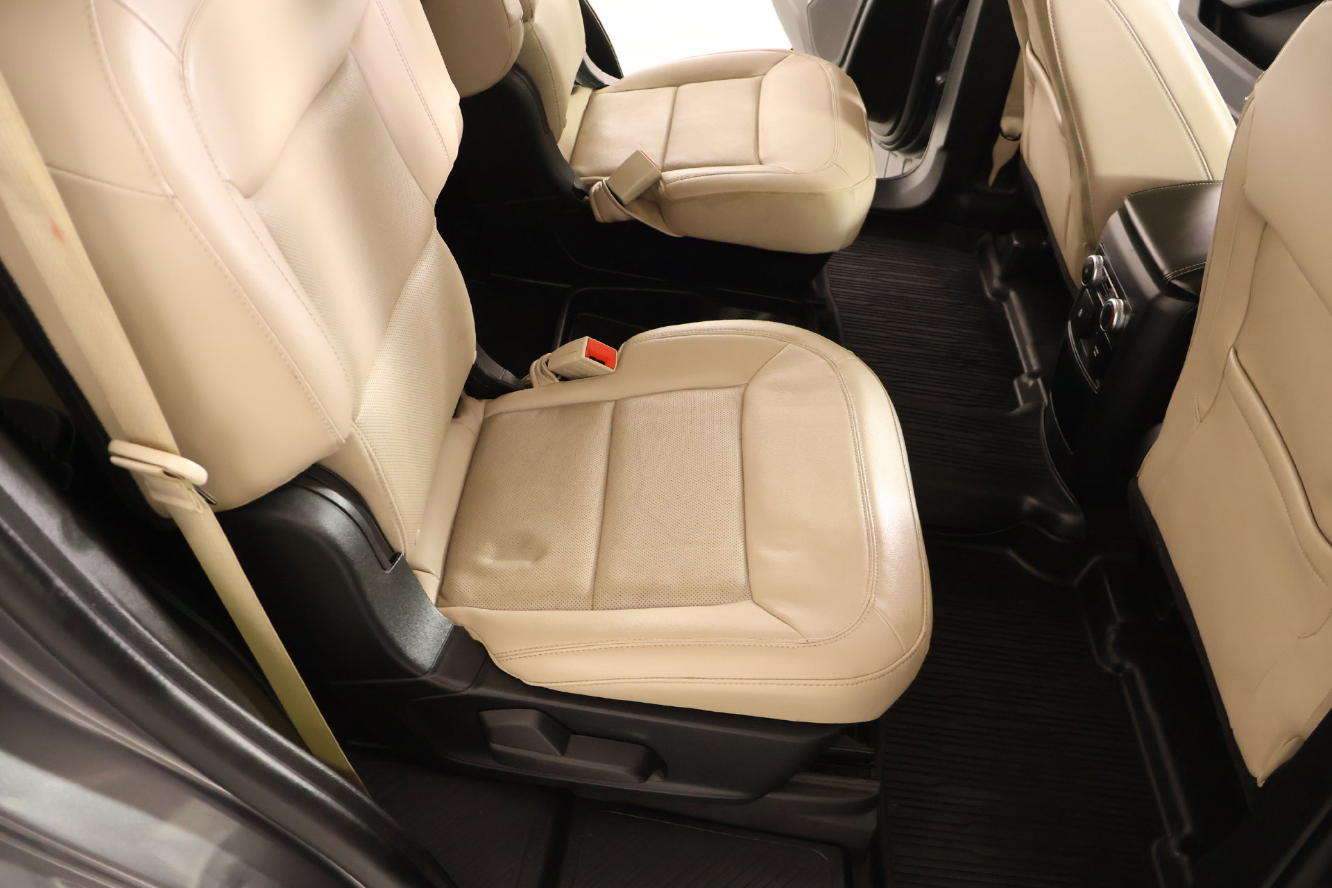 Used 2021 Ford Explorer Limited w/ Hybrid Equipment Group 310A RWD image 16