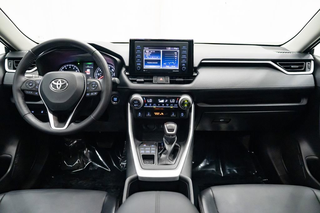 Used 2022 Toyota RAV4 XLE Premium AWD/4WD image 9