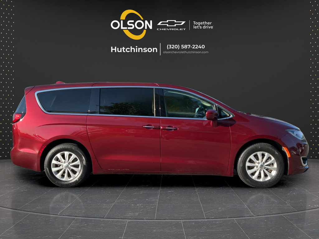 Used 2019 Chrysler Pacifica Touring Plus w/ Cold Weather Group FWD image 12