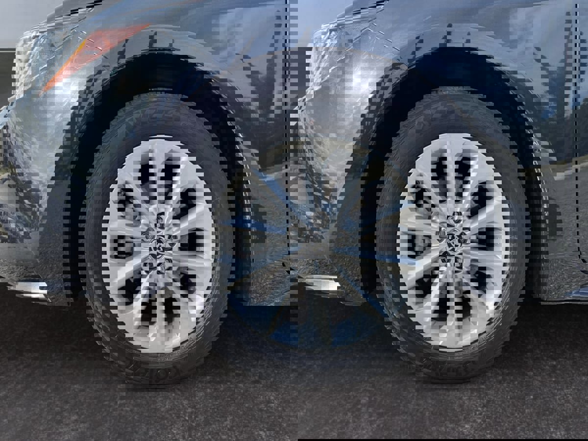 Used 2022 Toyota Corolla LE w/ LE Convenience Package FWD image 9