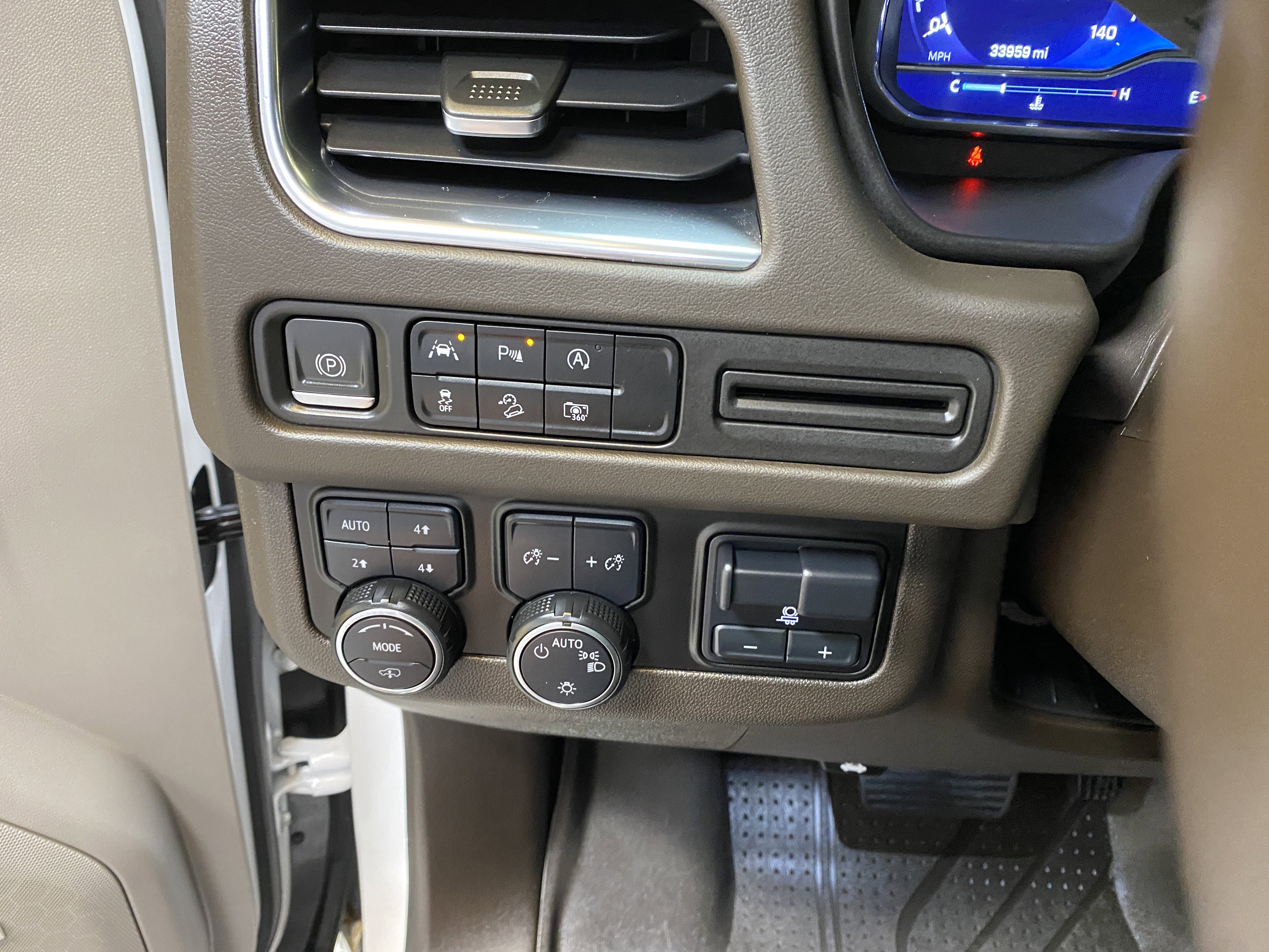 Used 2023 Chevrolet Tahoe Z71 w/ Z71 Off-Road Package image 36