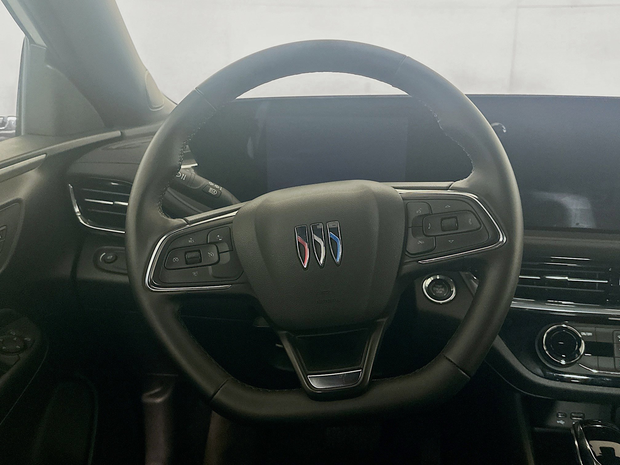 Used 2025 Buick Envista Sport Touring image 17