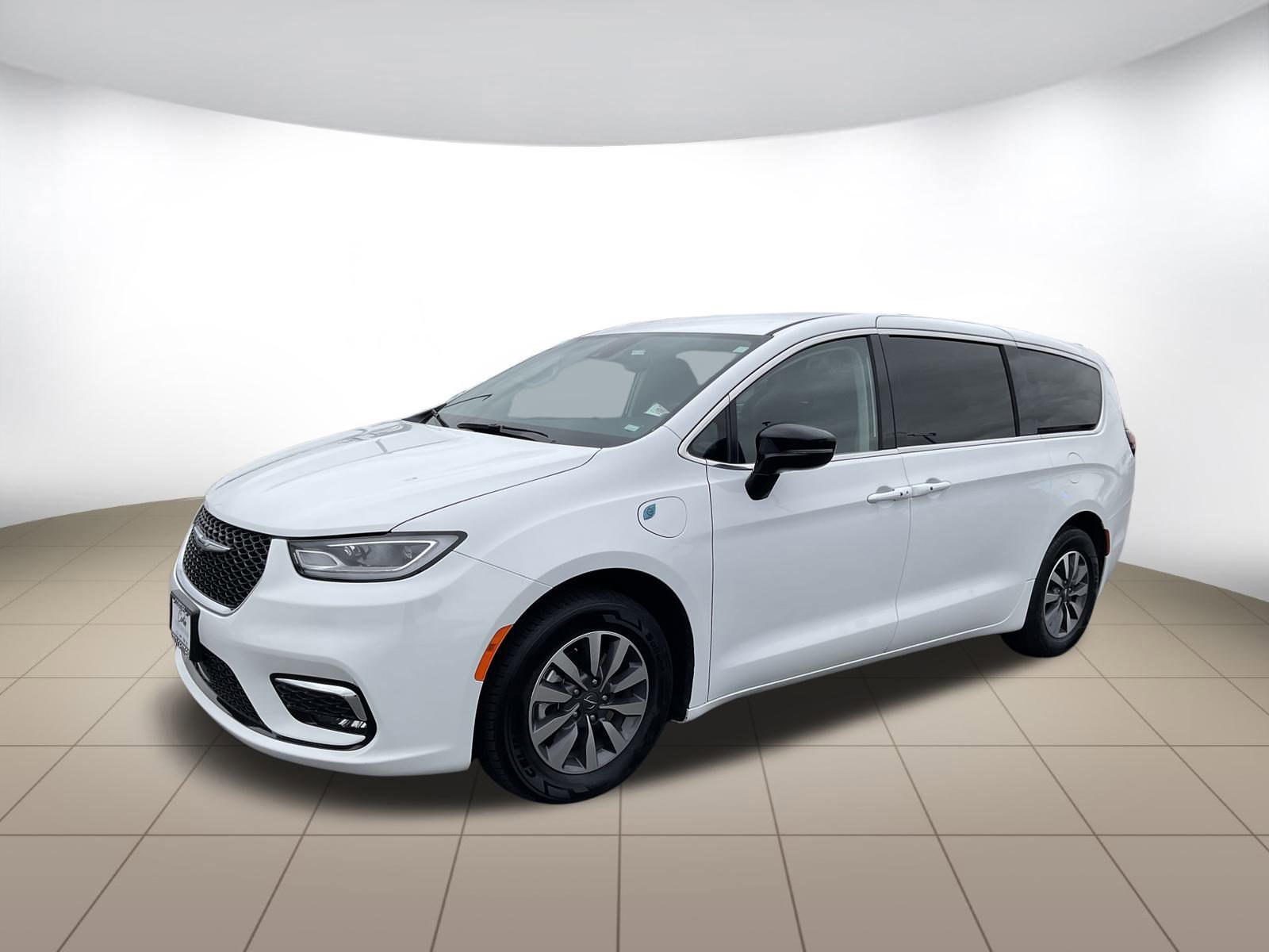 Used 2024 Chrysler Pacifica Select FWD image 3