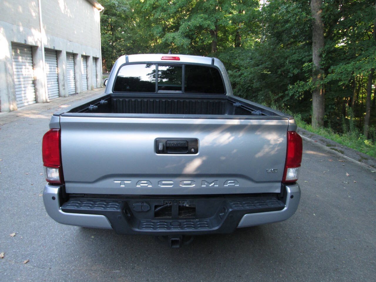 Used 2016 Toyota Tacoma TRD Off-Road w/ Premium & Technology Package AWD/4WD image 9