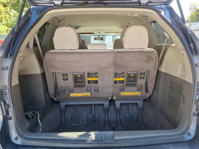 Used 2014 Toyota Sienna LE image 29