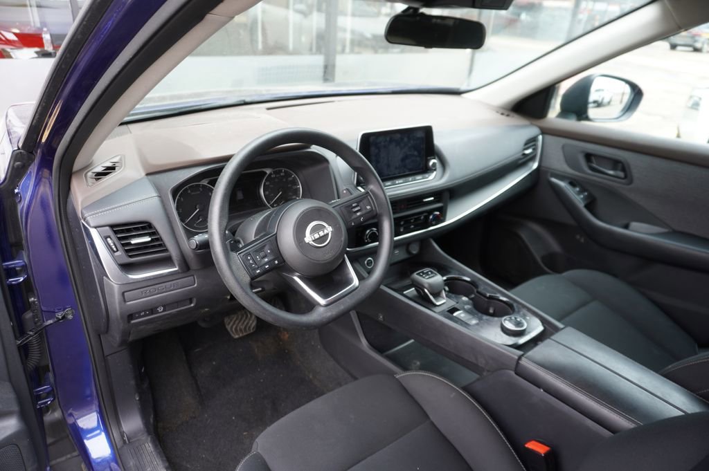 Used 2023 Nissan Rogue S image 3