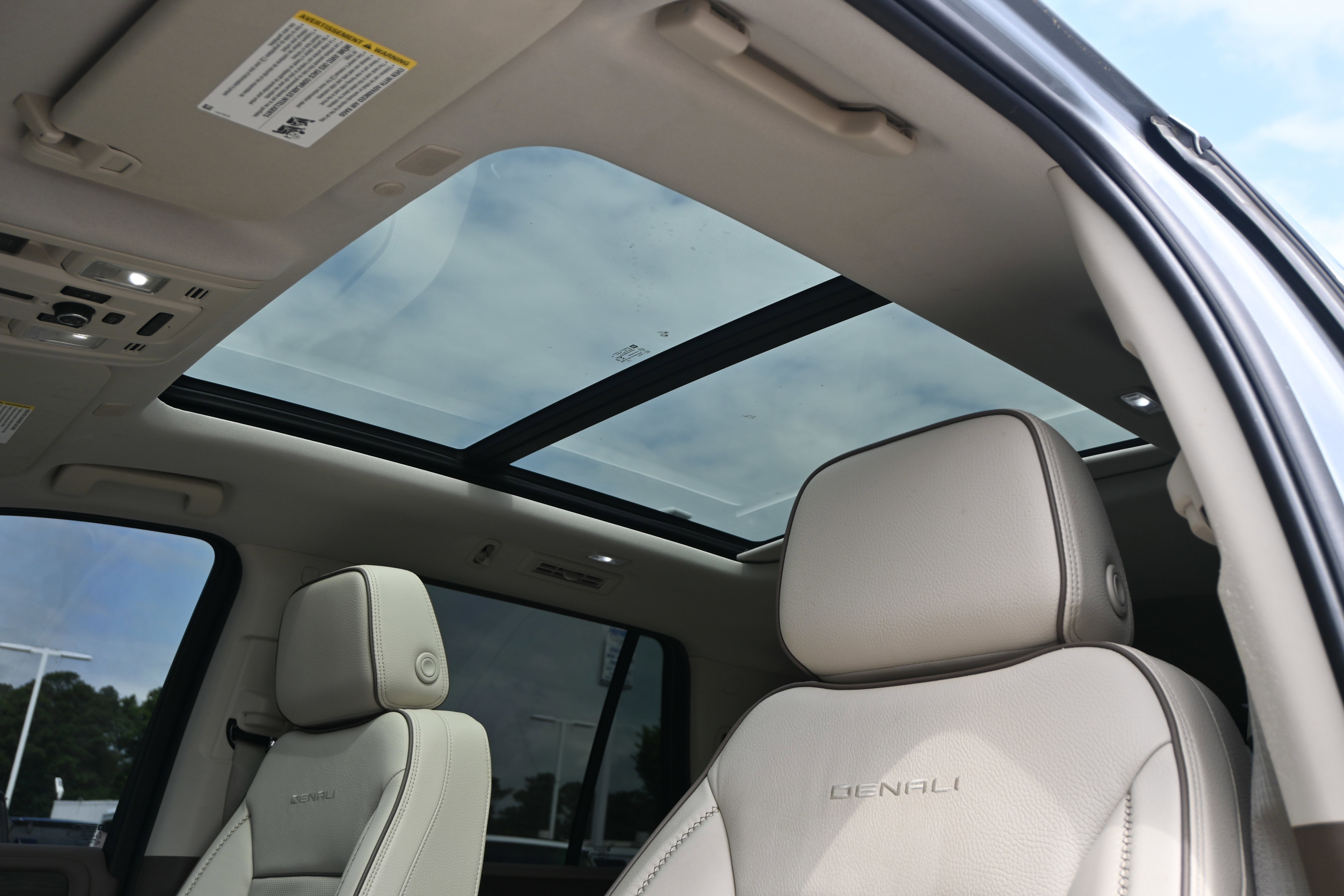 Used 2023 GMC Yukon Denali AWD/4WD image 30