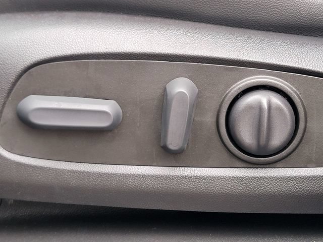 Used 2023 Chevrolet Traverse LT w/ LPO, Floor Liner Package FWD image 4