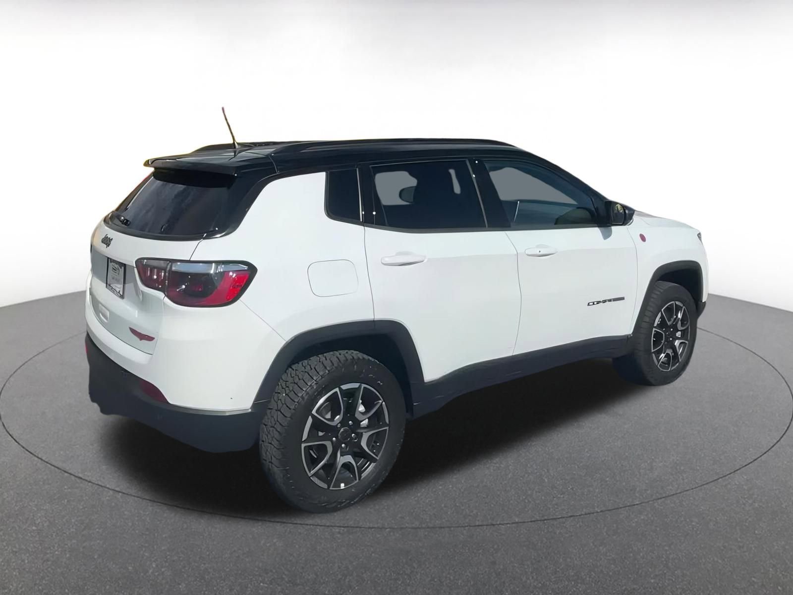 Used 2025 Jeep Compass Trailhawk image 15