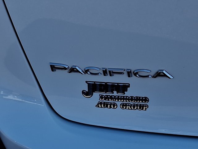 Certified 2024 Chrysler Pacifica Touring-L FWD image 35