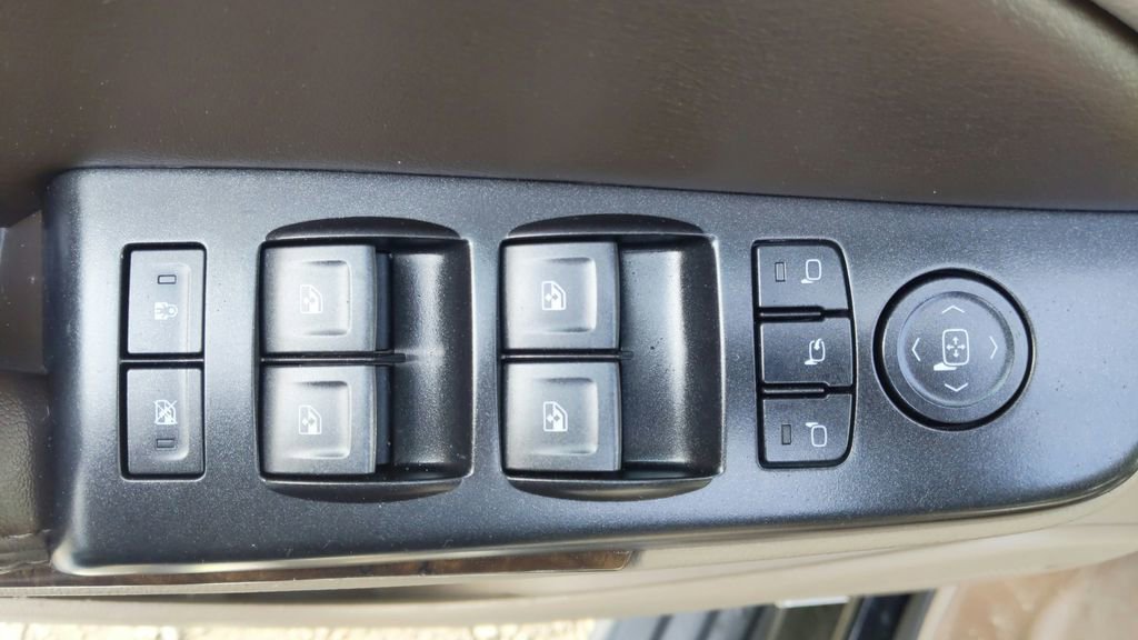 Used 2018 Chevrolet Tahoe LT w/ Luxury Package RWD image 16