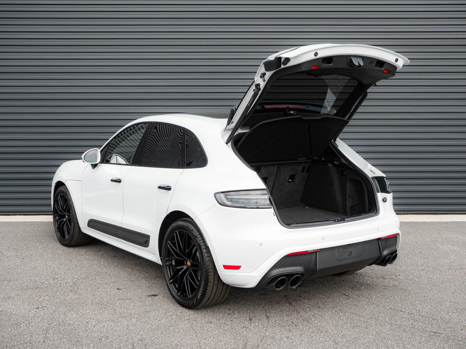 Certified 2024 Porsche Macan GTS w/ Premium Plus Package AWD/4WD image 32