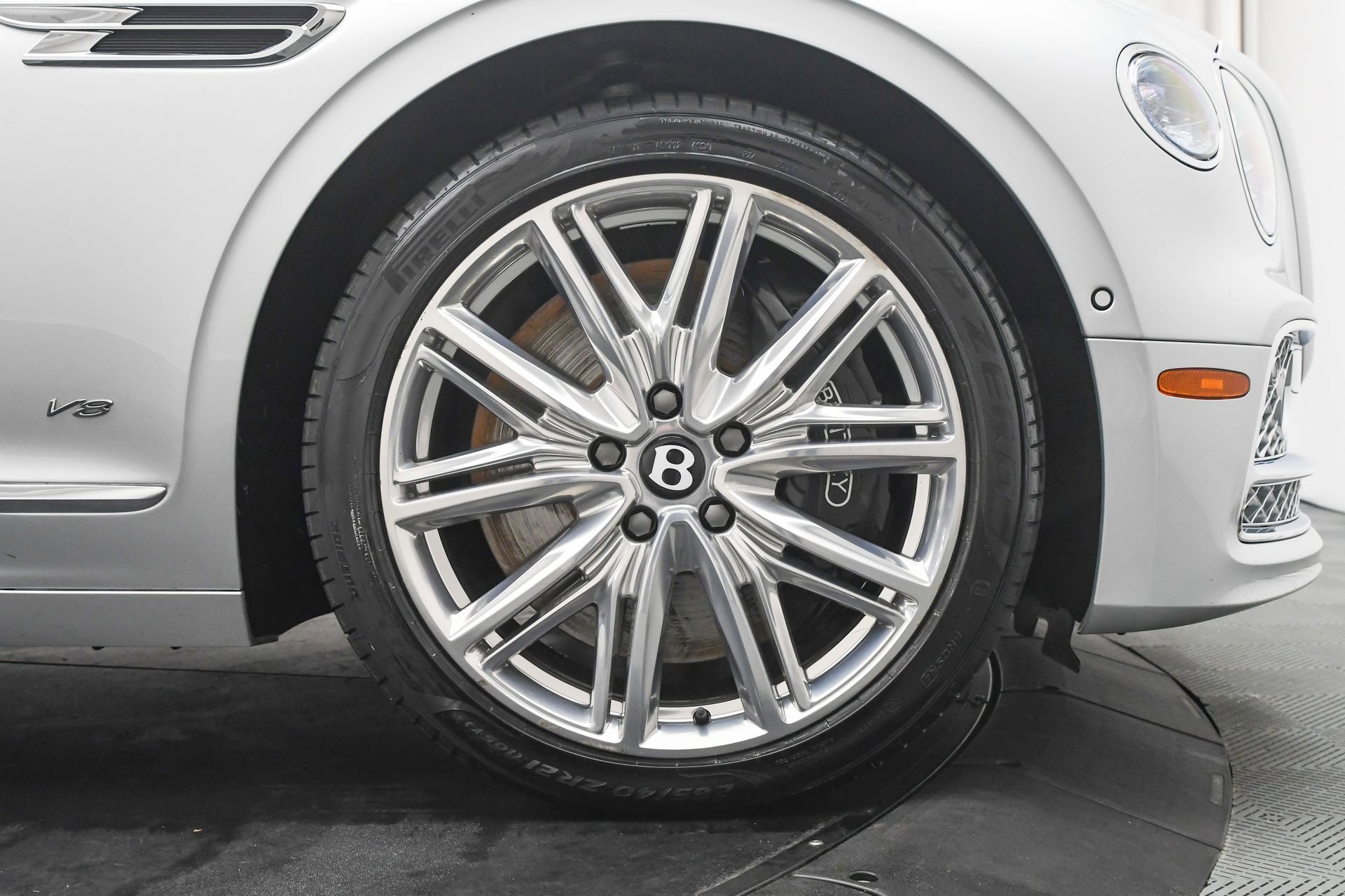 Used 2022 Bentley Flying Spur V8 image 34