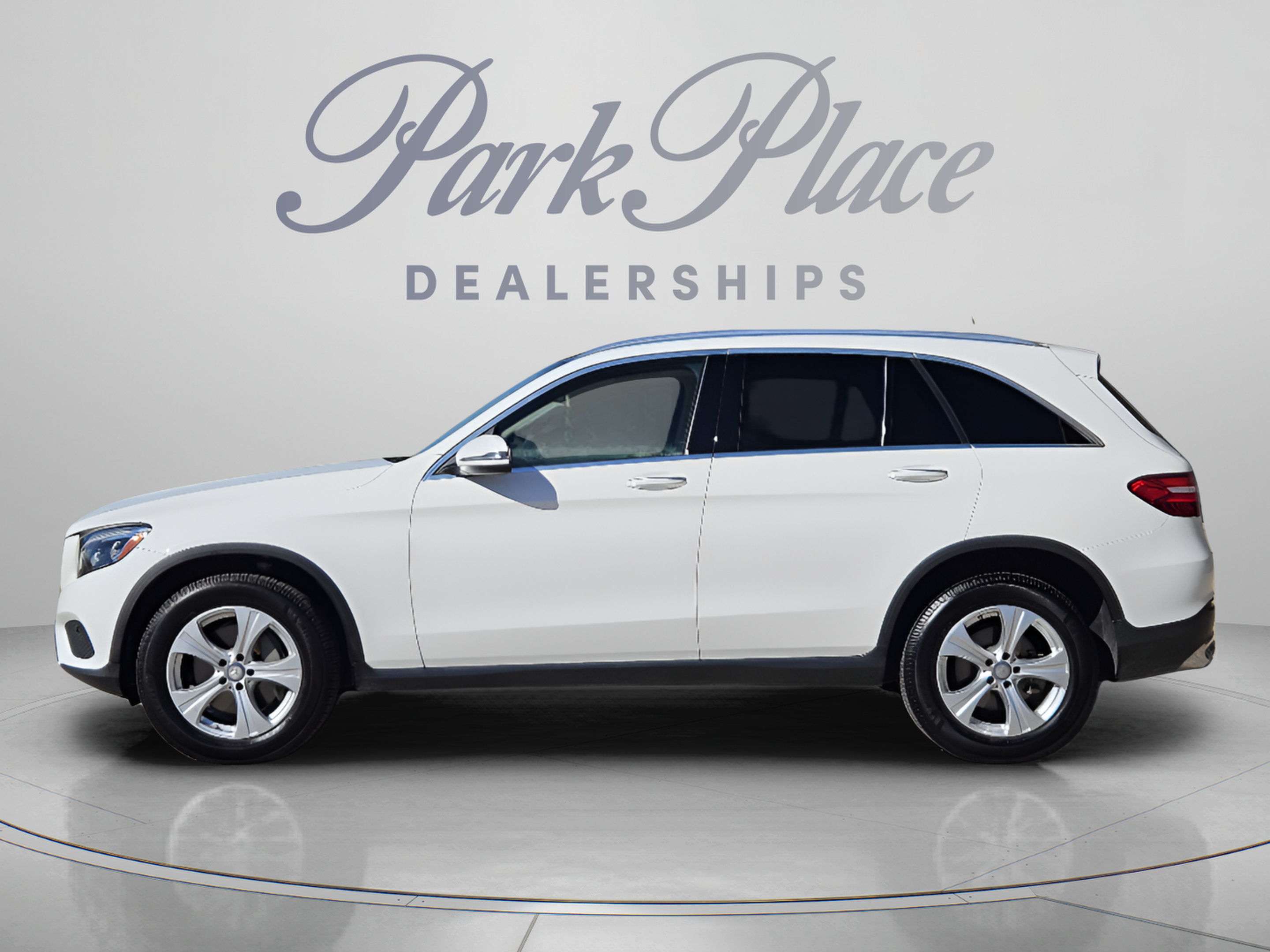 Used 2016 Mercedes-Benz GLC 300 image 2