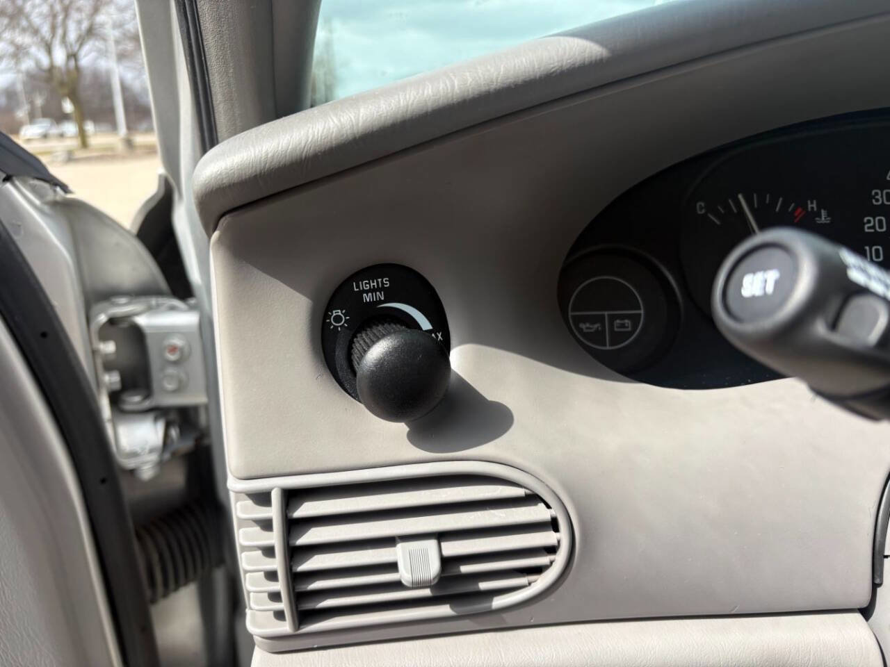 Used 2004 Buick Century Custom image 8