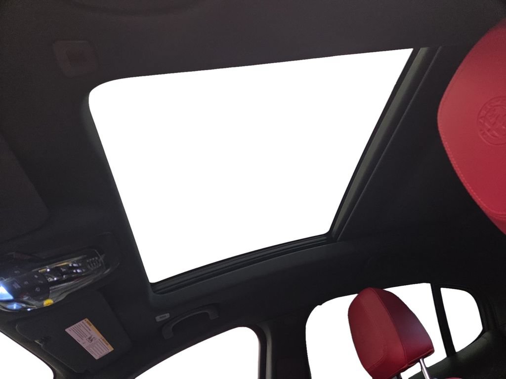 Used 2023 Alfa Romeo Stelvio Veloce AWD/4WD image 13