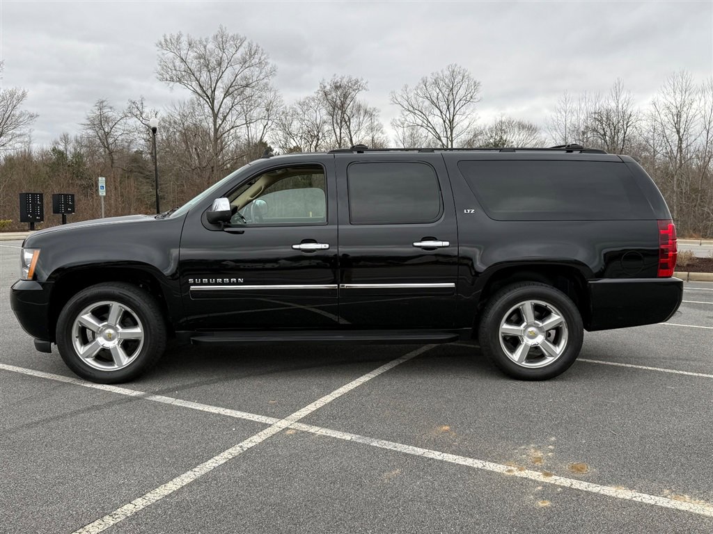 Used 2011 Chevrolet Suburban LTZ image 2