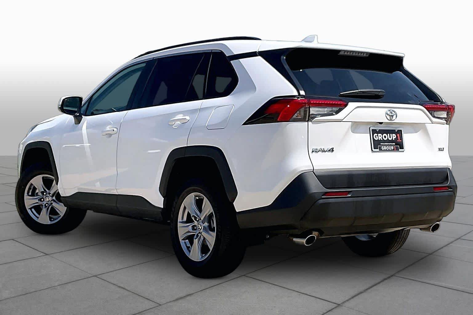 Used 2025 Toyota RAV4 XLE FWD image 12
