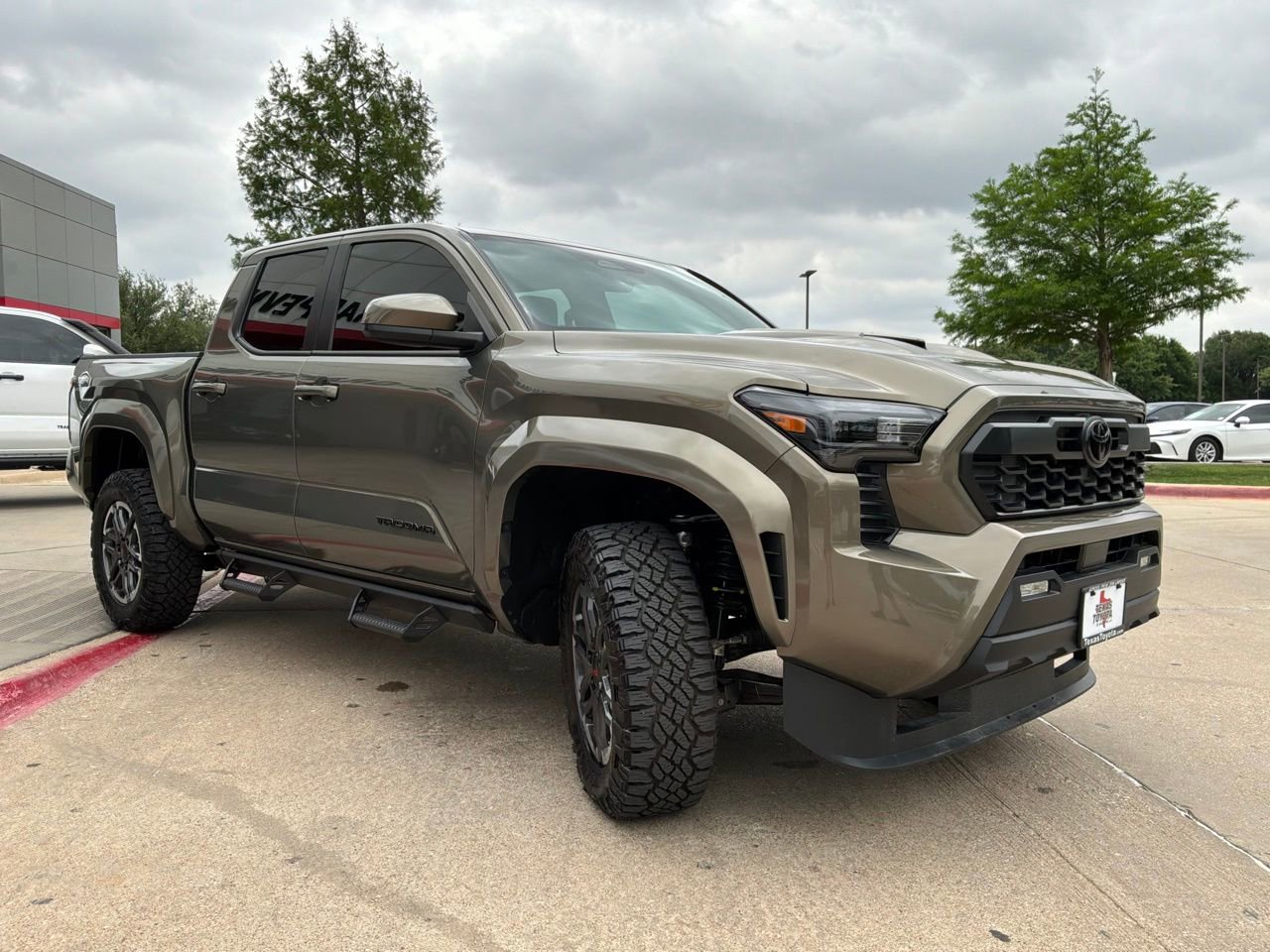 Used 2025 Toyota Tacoma TRD Sport image 4