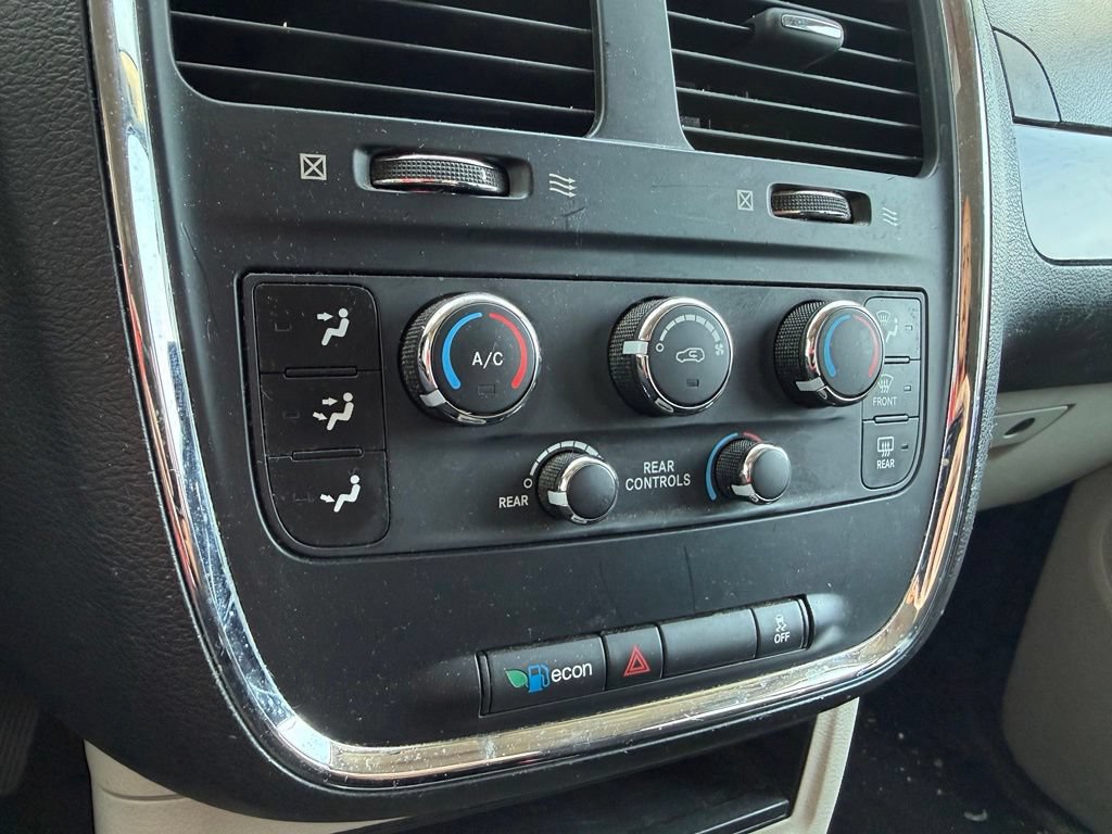 Used 2013 Dodge Grand Caravan SE FWD image 23