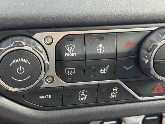 Used 2026 Jeep Wrangler Unlimited Sahara AWD/4WD image 20