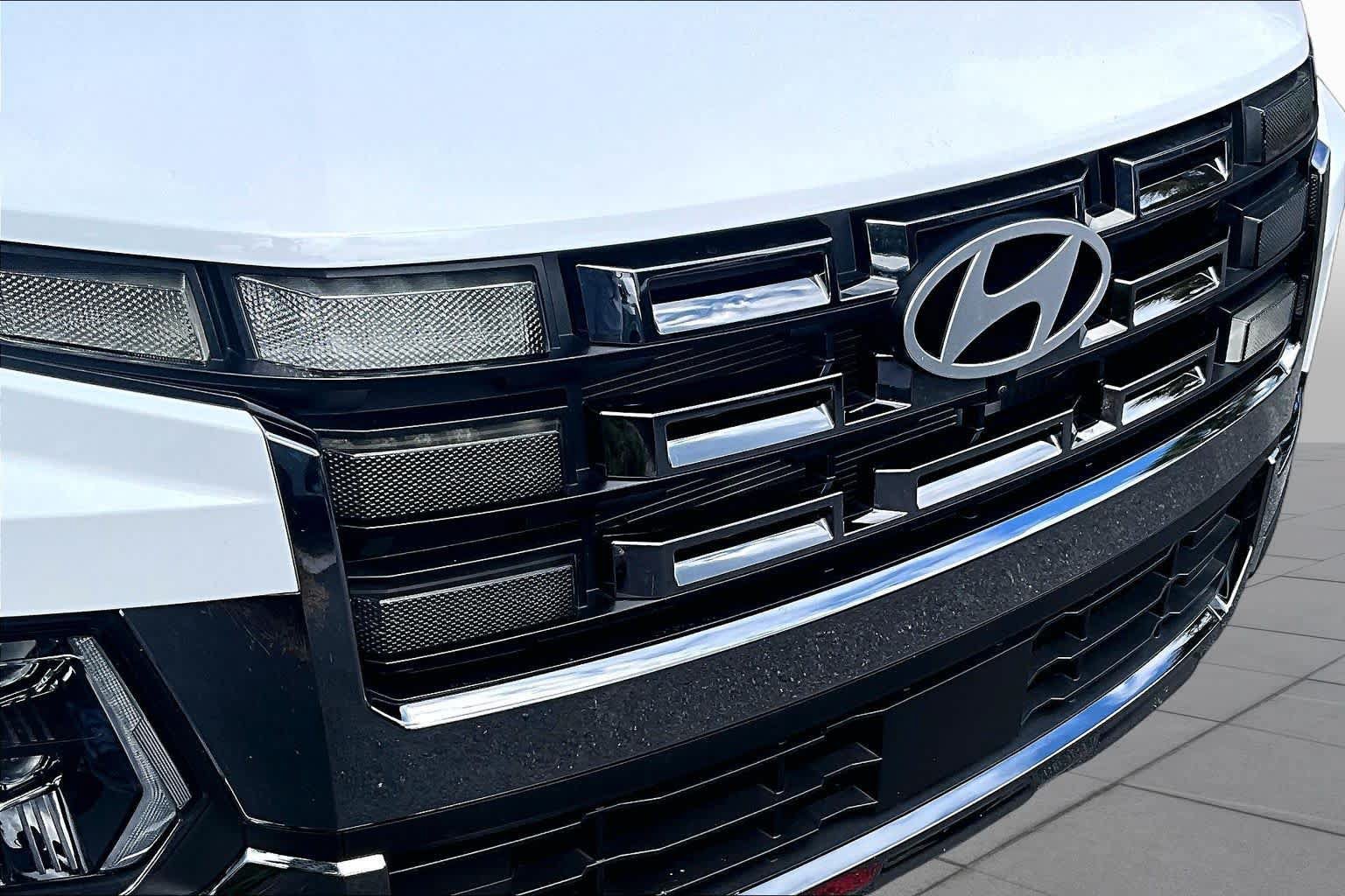 Used 2025 Hyundai Santa Cruz Limited AWD/4WD image 30