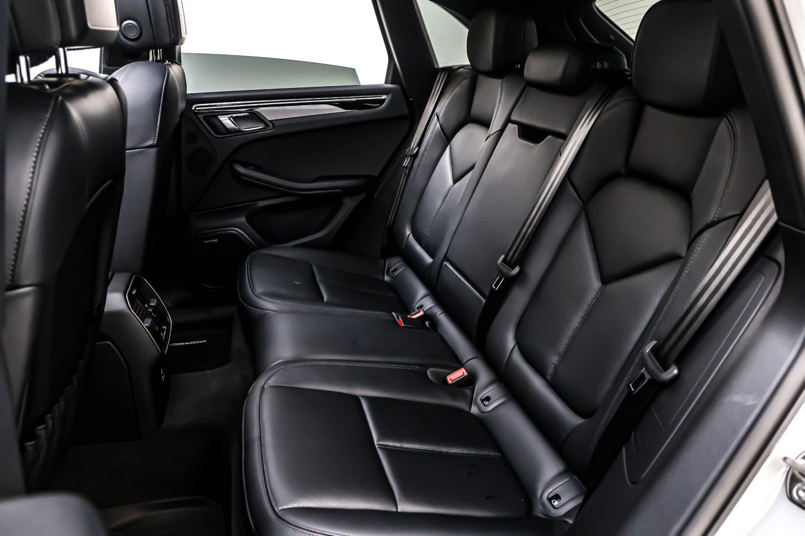 Used 2024 Porsche Macan S image 8