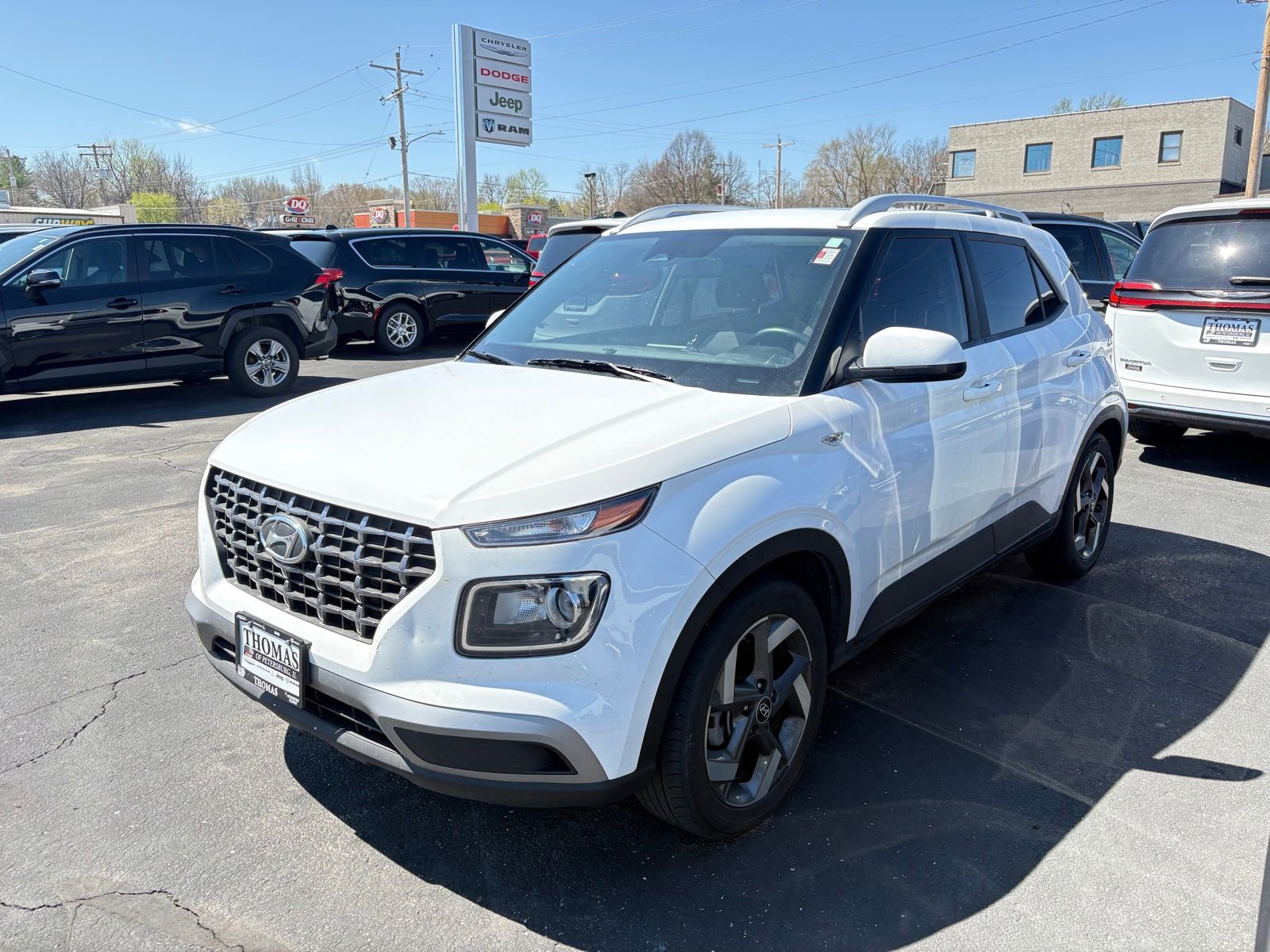 Used 2023 Hyundai Venue SEL w/ Cargo Package image 3