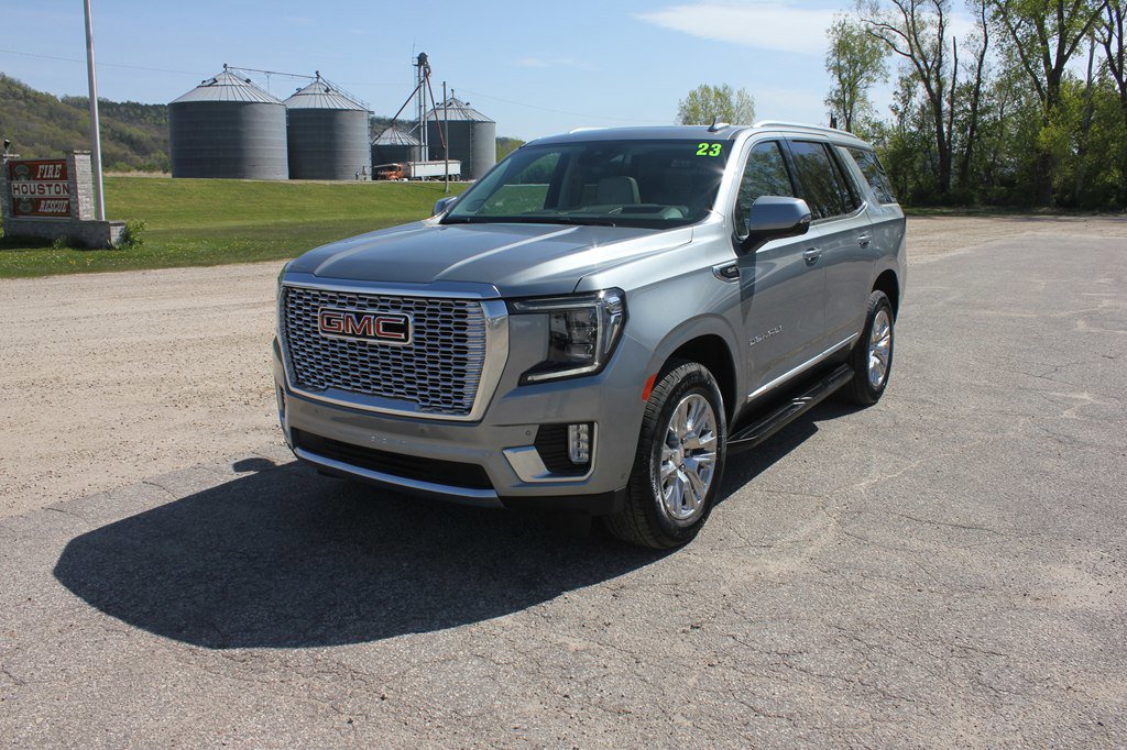 Used 2023 GMC Yukon Denali w/ Advanced Technology Package AWD/4WD image 1