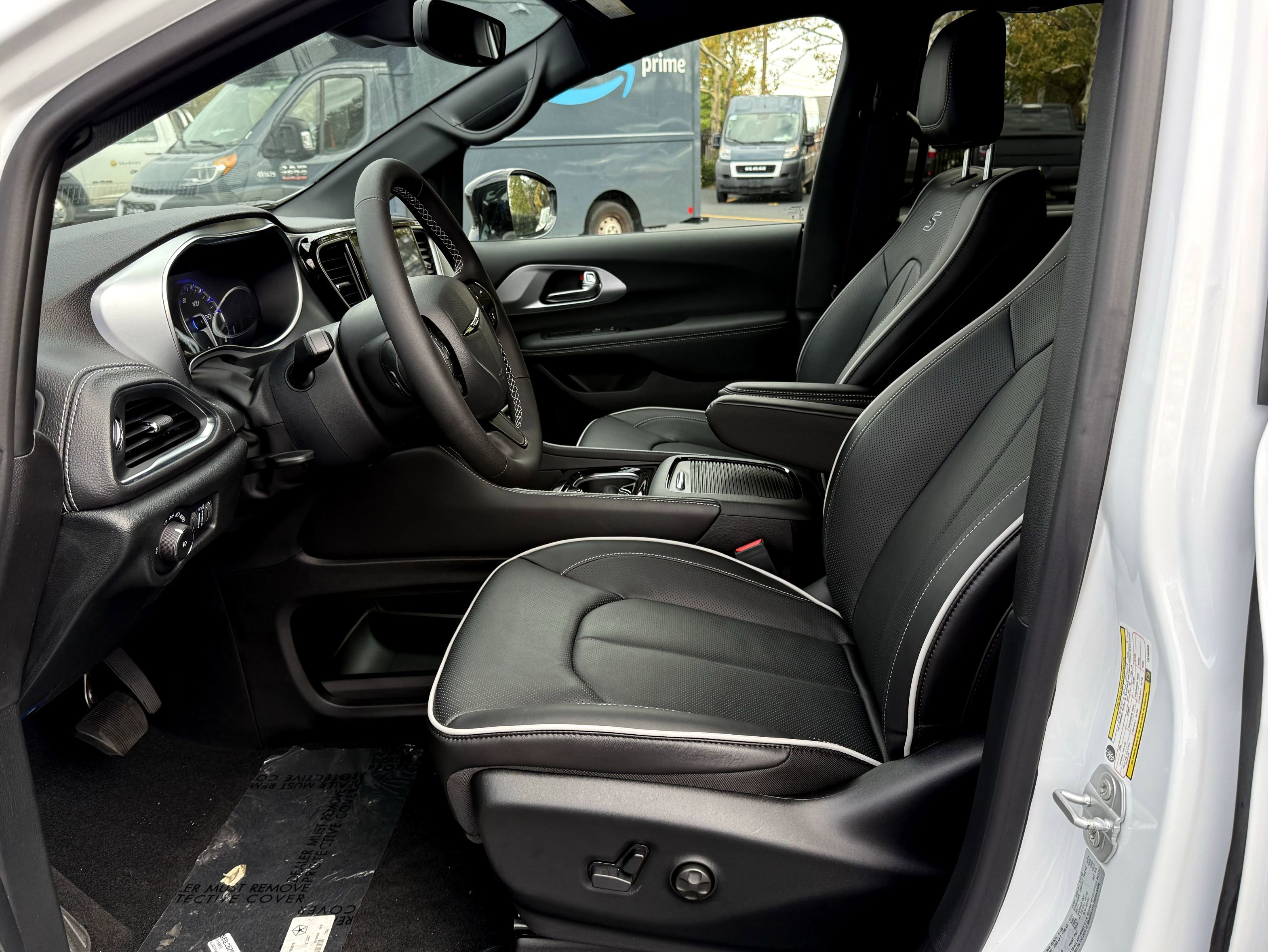 New 2026 Chrysler Pacifica Limited image 14