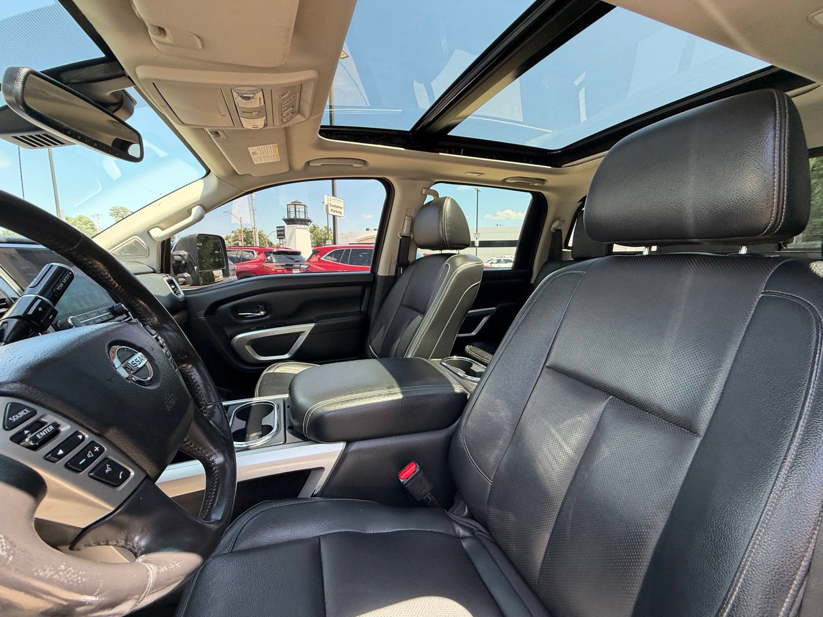 Used 2021 Nissan Titan SL w/ Moonroof Package AWD/4WD image 23
