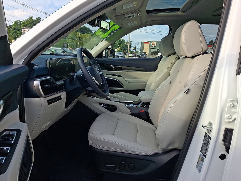 Certified 2025 Kia Telluride EX w/ EX Captain's Chair Package AWD/4WD image 15