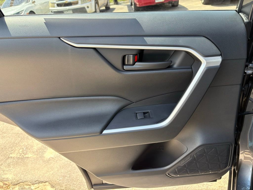 Used 2025 Toyota RAV4 LE image 29