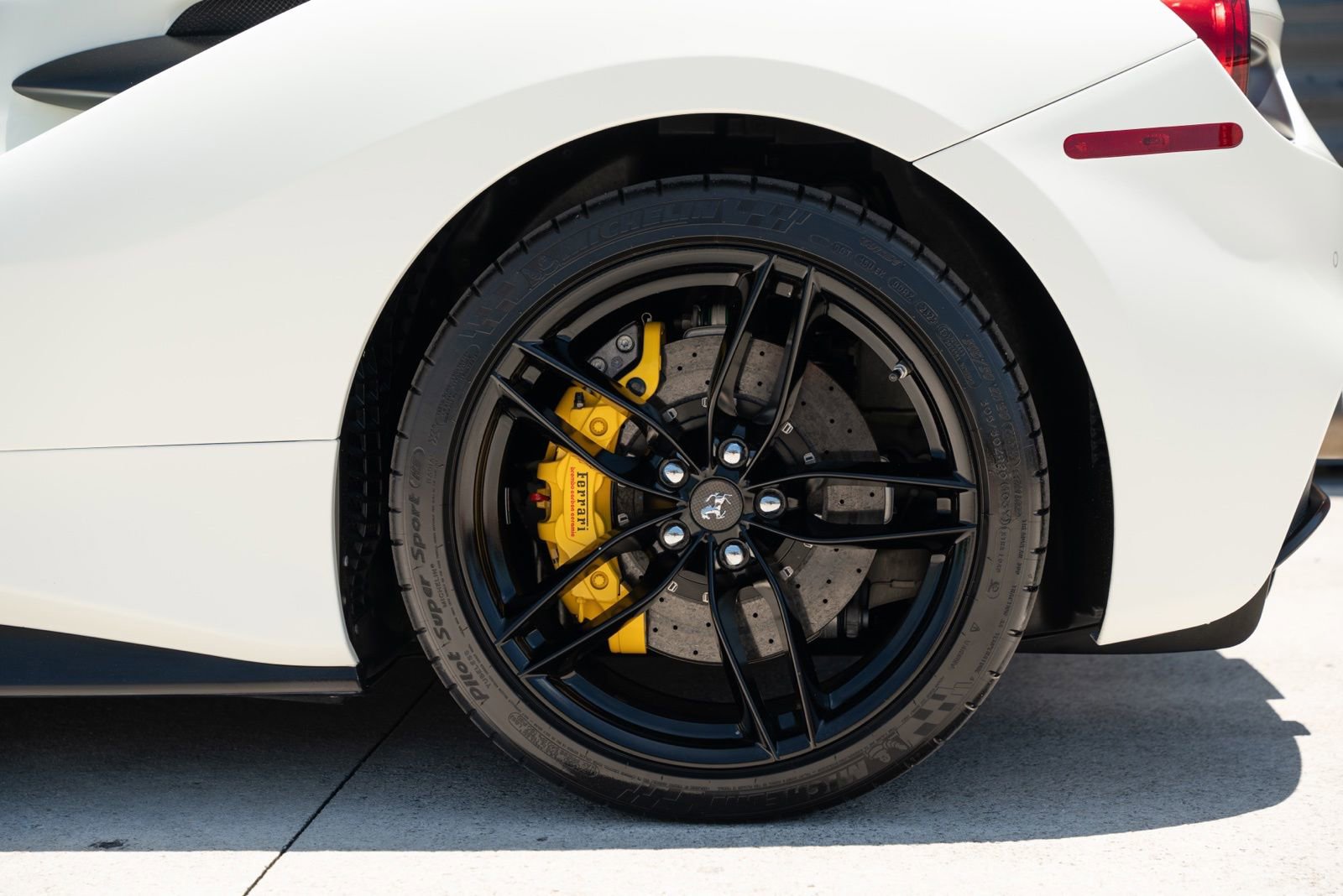 Used 2016 Ferrari 488 GTB RWD image 9